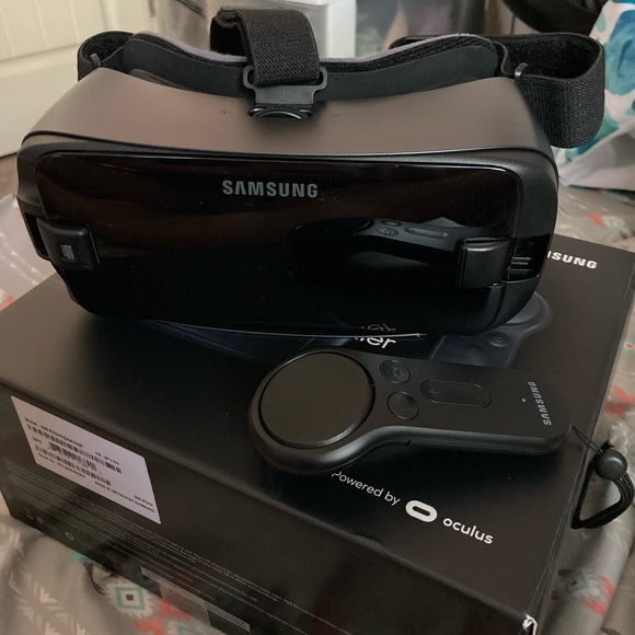 OCULUS Gear VR with Controller